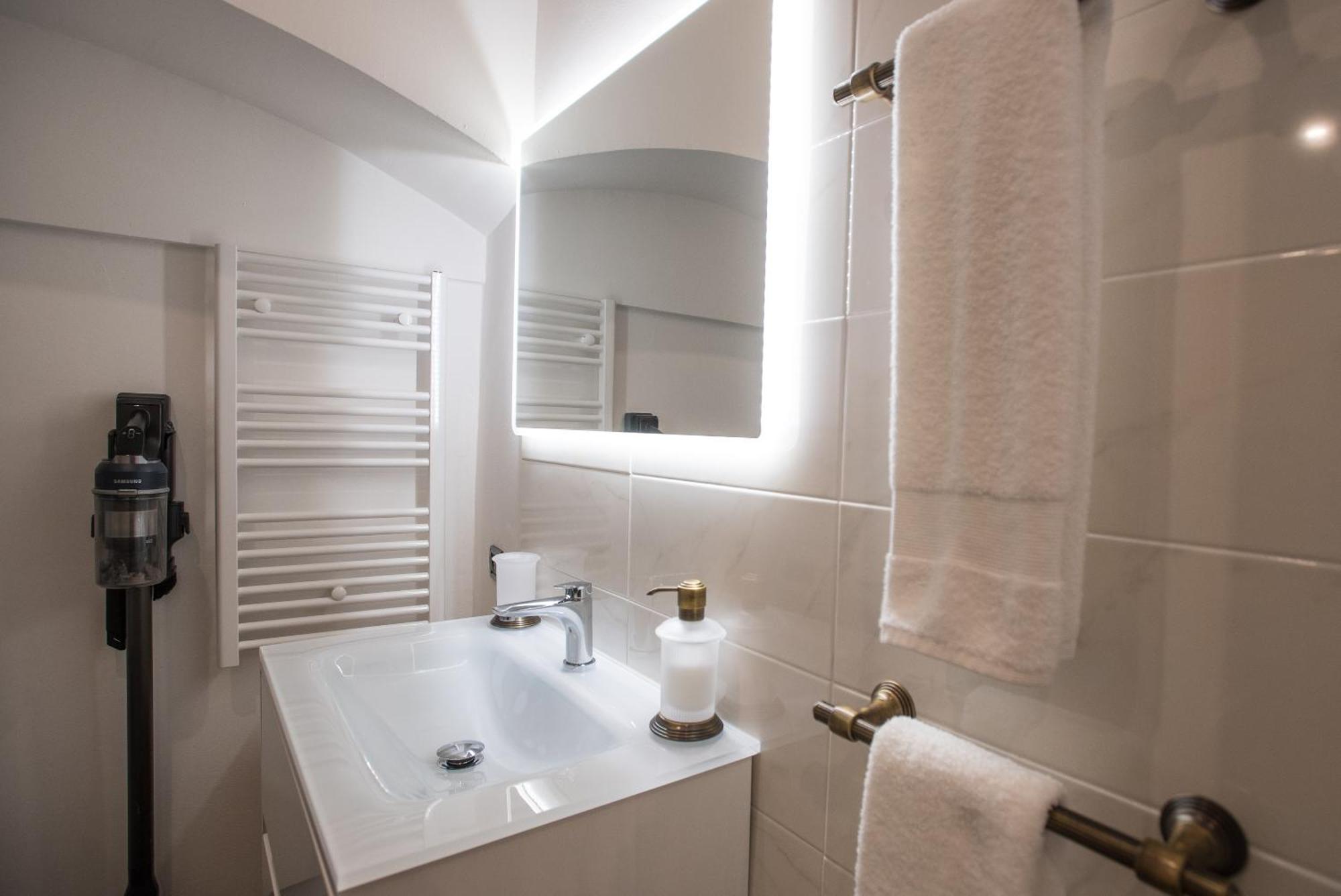 Apartment In The City Centre Cagliari Esterno foto